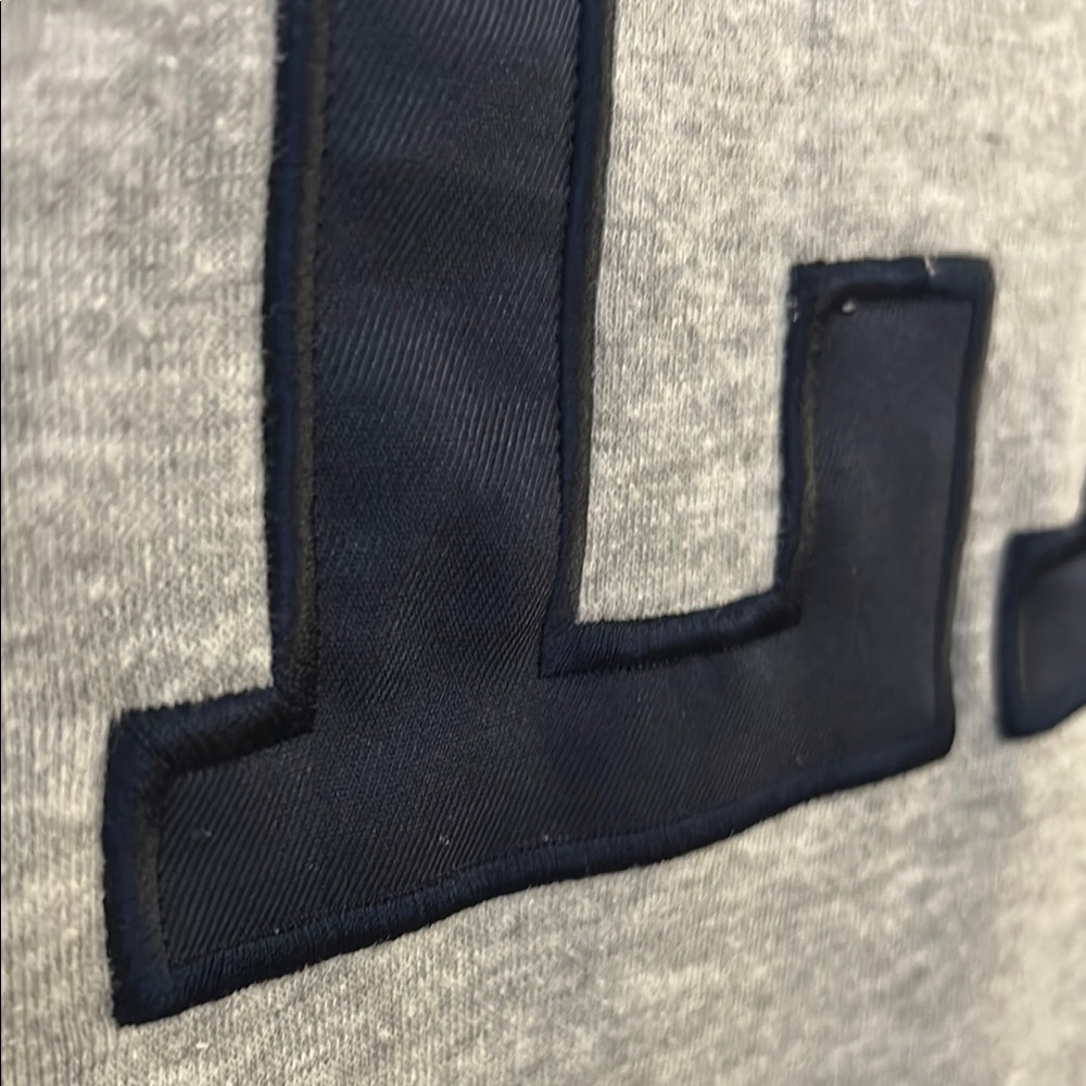April Kiss LA Crewneck Cozy Sweatshirt Medium Unisex Los Angeles - Picture 4 of 7